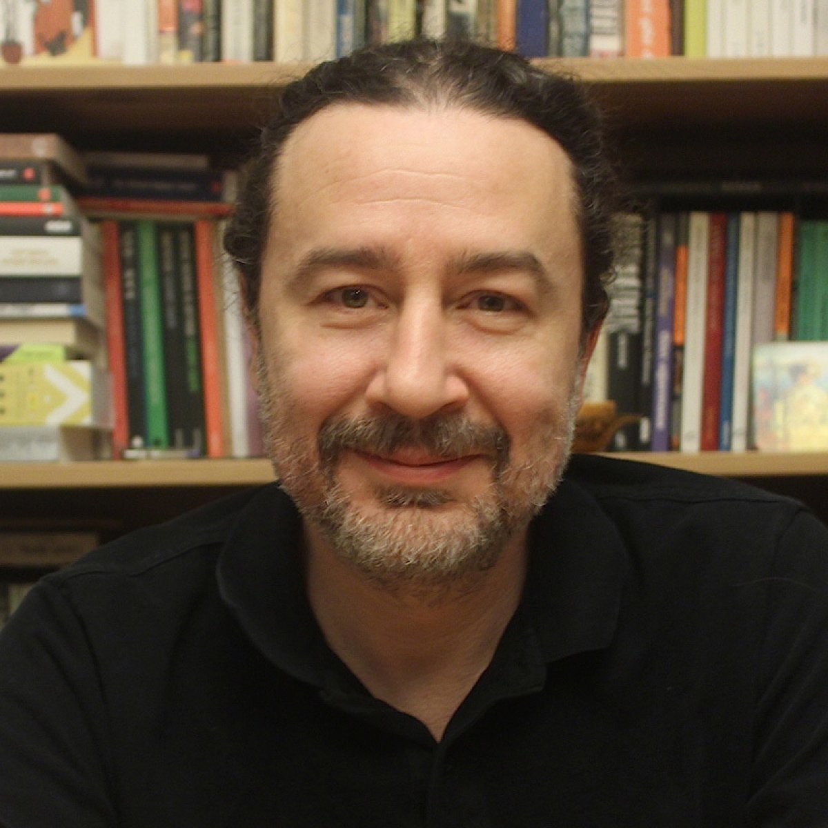 Afşin Kum ile romanı Kübra ve yazarlığı üzerine konuştuk