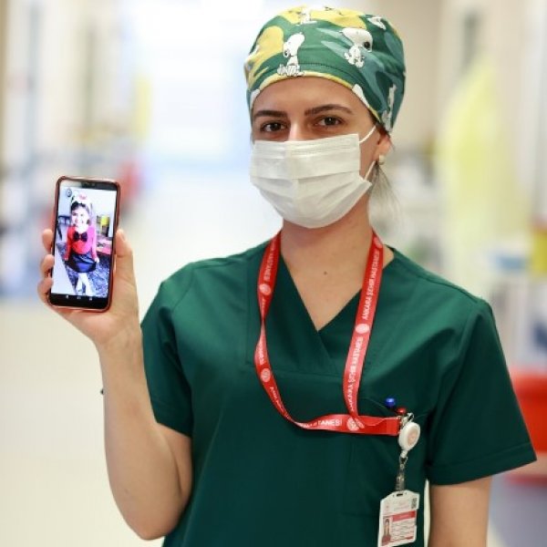 Ankara'da görev yapan sağlık çalışanlarının Anneler Günü