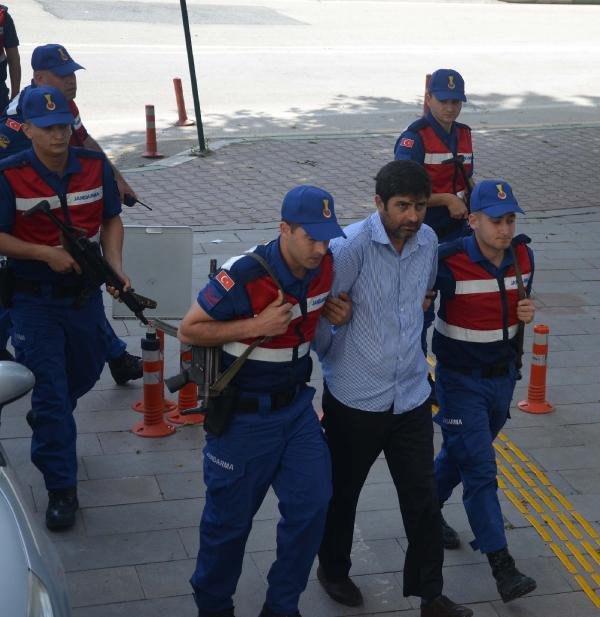 Babasını, eşini ve 2 çocuğunu öldürdü, tahliyesini istedi