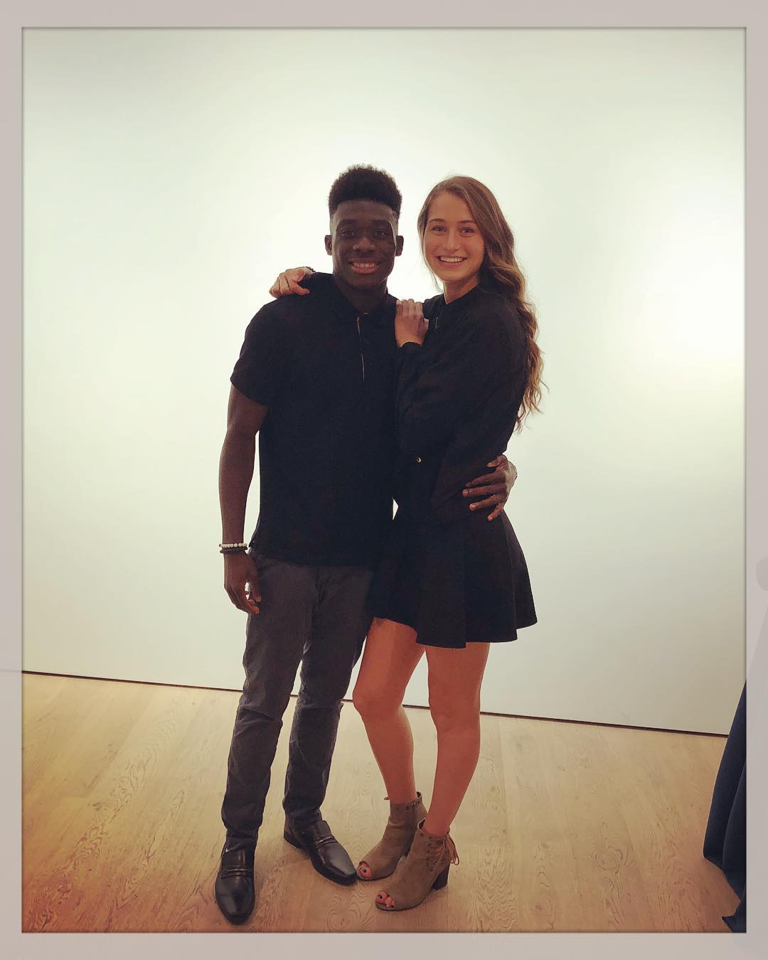 Davies ve sevgilisi aynı anda Şampiyonlar Ligi ni kazanabilir #1