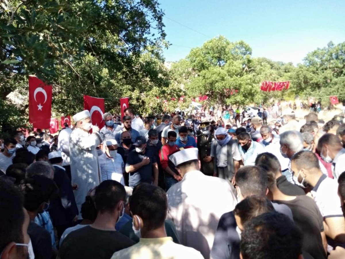Diyarbakırlı şehit Recep Durak, son yolculuğuna uğurlandı #3