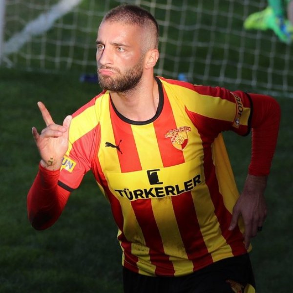 Fenerbahçe ile Beşiktaş transferde karşı karşıya #1