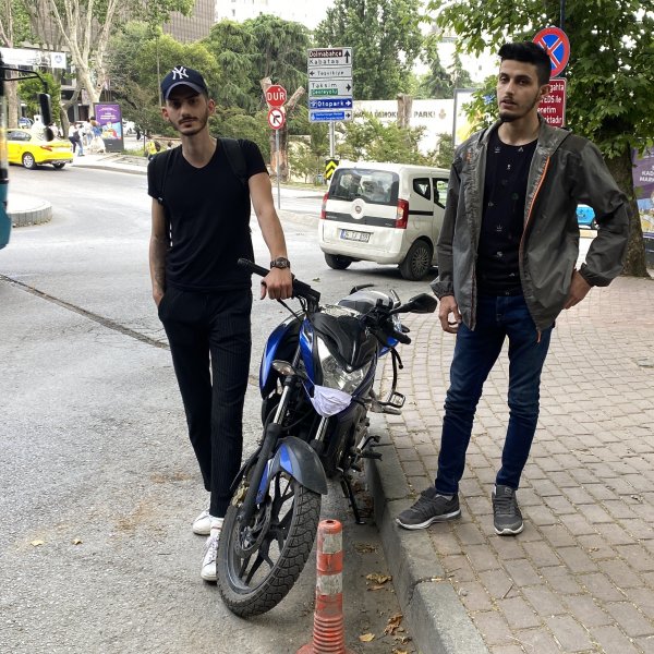 İstanbul'da kazaya karışan kadın hakim, gençlere saldırdı