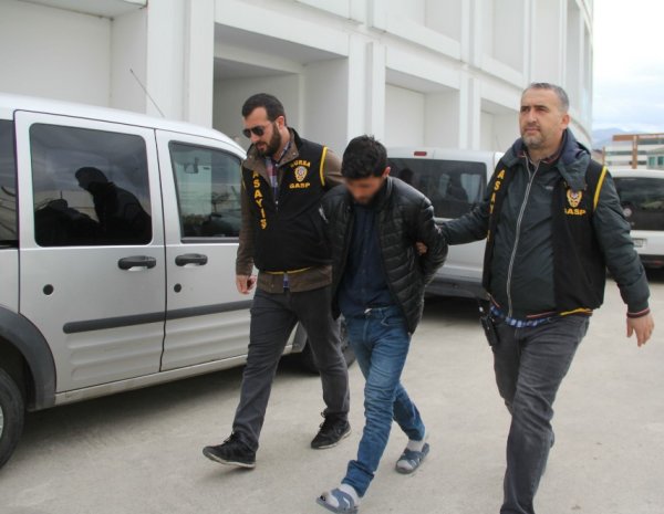 Kuyumcudan 5 kilo altın çalan hırsızlar serbest kaldı