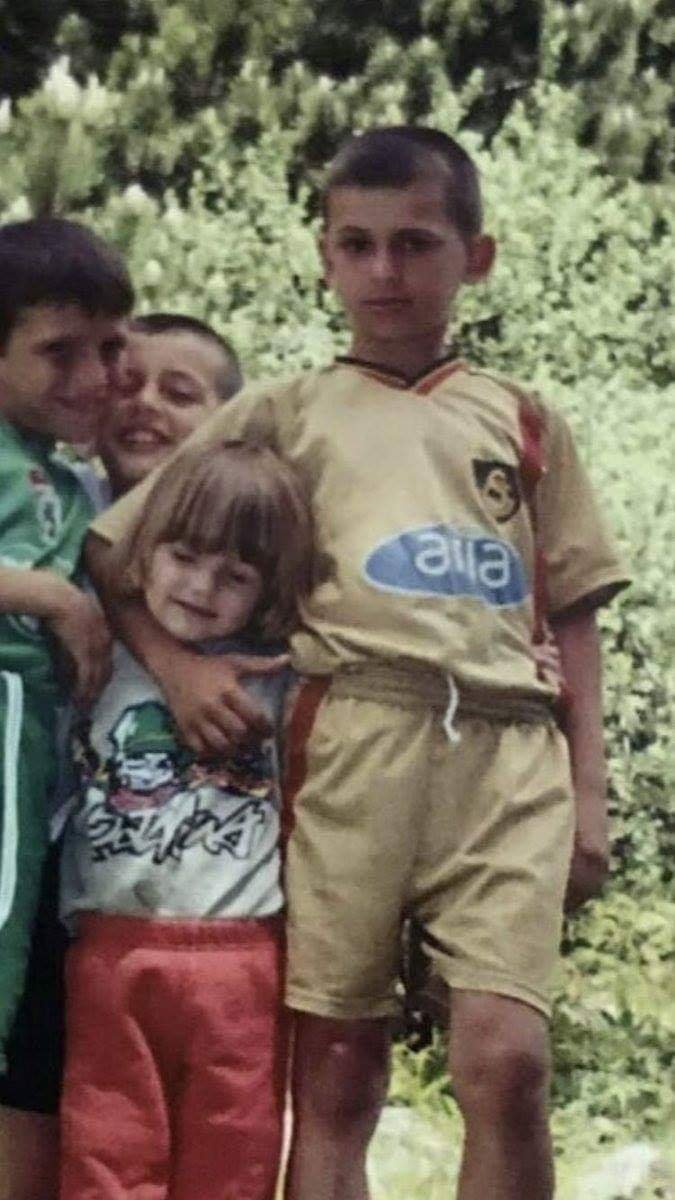 Mert Hakan'ın G.Saray formalı çocukluk fotoğrafı #3
