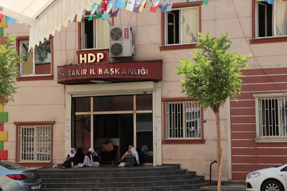 Oğlunu terörden kurtaran Hacire anne, artık torun seviyor #1