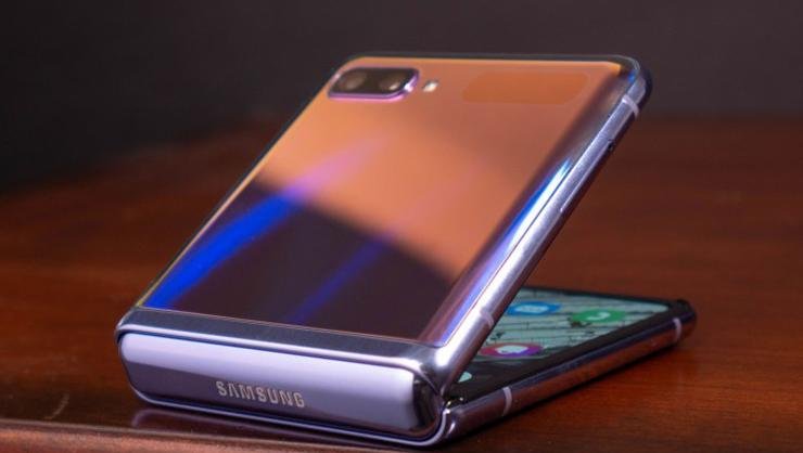 Samsung'un yeni katlanabilir telefon fiyatları belli oldu #1