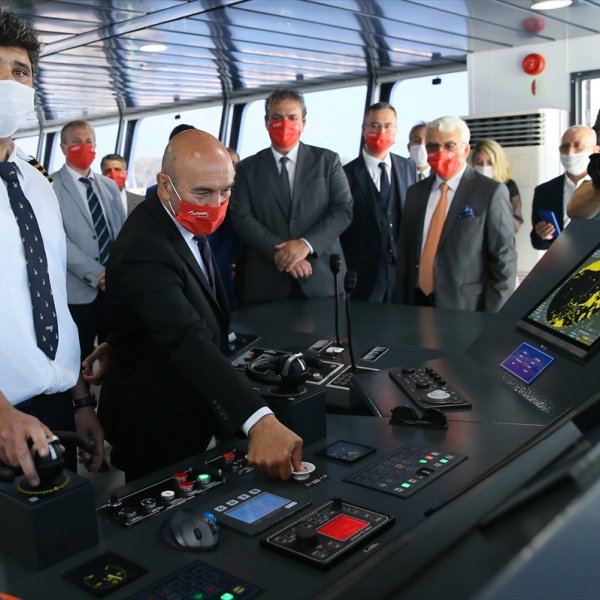 Tunç Soyer'in Atatürk imzalı maskesi