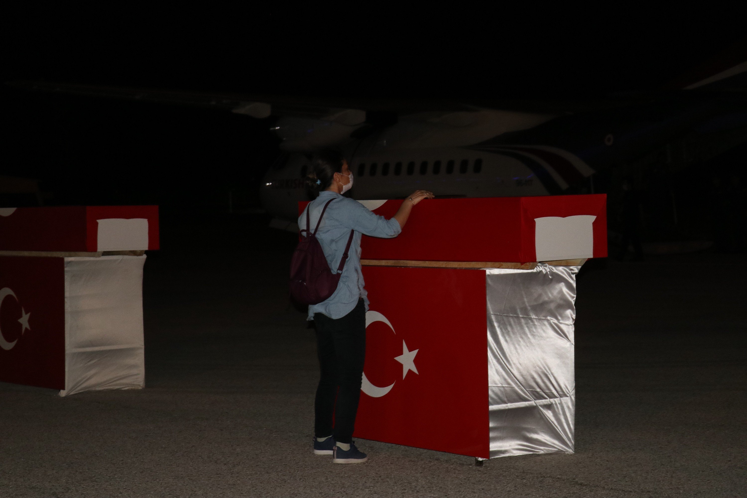 Van'da şehit olan polisler törenle uğurlandı #10