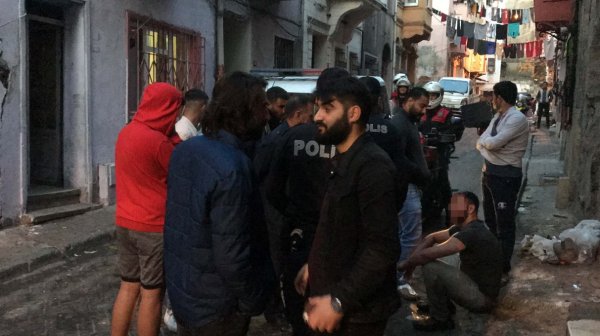 Yabancı uyruklu tacizciyi mahalleli öldüresiye dövdü