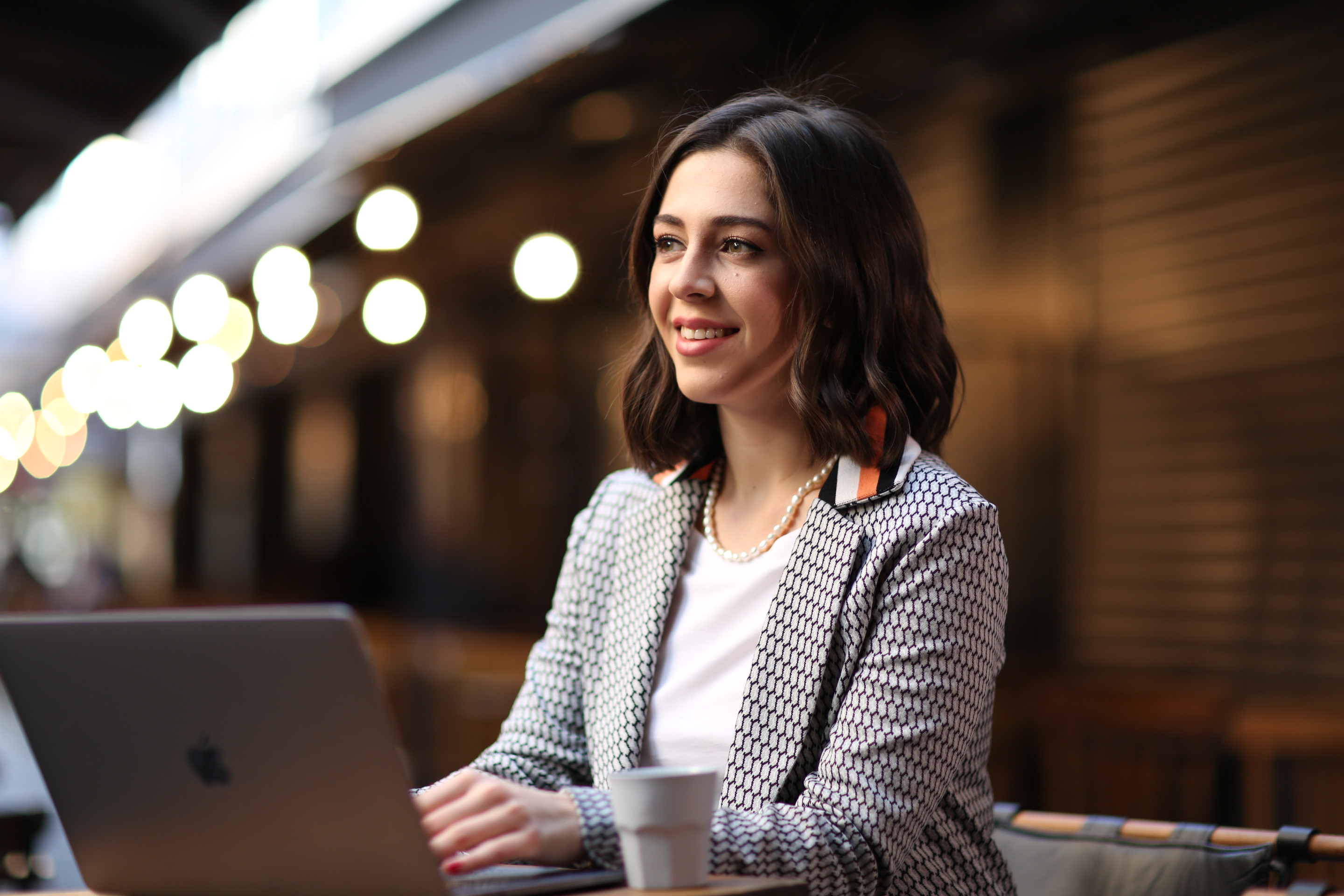 Yağmur Akpınar ile ilk romanı, Büyük Duygular Küçük Mucizeler’i konuştuk #1