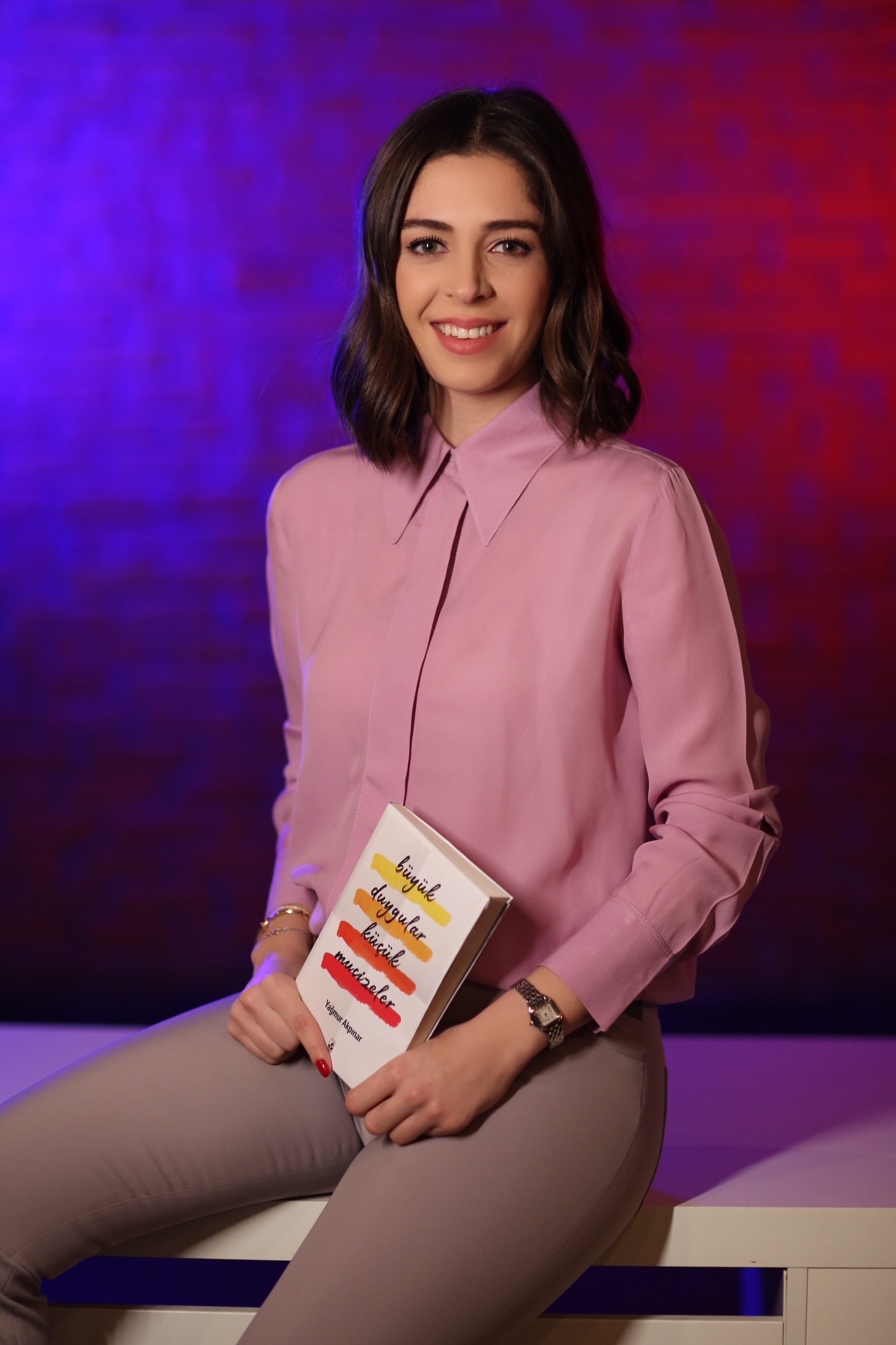 Yağmur Akpınar ile ilk romanı, Büyük Duygular Küçük Mucizeler’i konuştuk #2