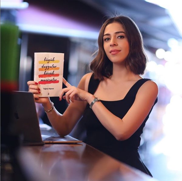 Yağmur Akpınar ile ilk romanı, Büyük Duygular Küçük Mucizeler’i konuştuk #4