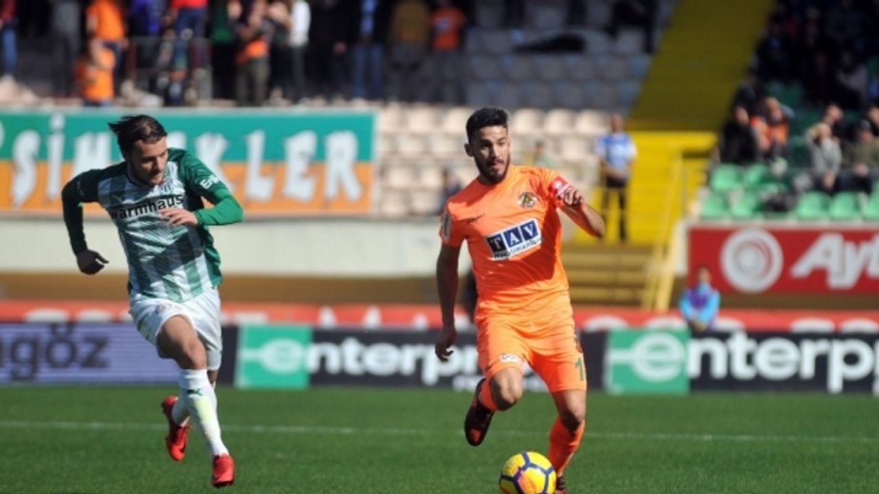 Süper Lig: A. Alanyaspor: 1 - Bursaspor: 1 (İlk yarı)
