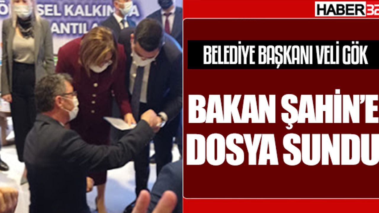 Başkan Veli GÖK Fatma  Şahin'e Dosya Sundu