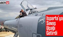 Kirazlıdere’de sergilemek için savaş uçağı getirtti.