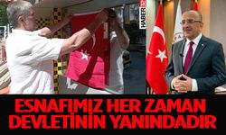 Esnafa Türk bayrağı armağan ettiler 