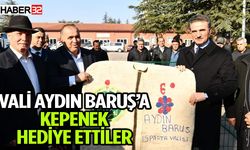 Vali Aydın Baruş’a Kepenek Hediye Ettiler