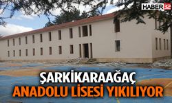 Şarkikaraağaç Anadolu Lisesinin yıkımına başlandı