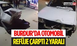 Otomobil Refüje Çarptı 2 Yaralı