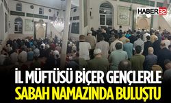 Müftü Biçer Sınava Girecek Öğrencilerle Dua Etti