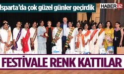 Gala programında yöresel halk oyunlarını sahnelediler