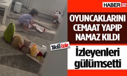 Küçük Çocuğun, Oyuncaklarıyla Birlikte Namaz Kıldığı Anlar Viral Oldu