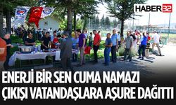 Cuma Namazı Çıkışı Aşure İkramı