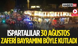 Yüzlerce Ispartalı Sokaklarda Zafer Bayramını Kutladı