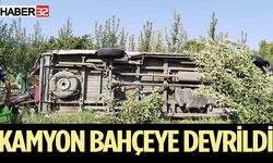 Isparta'da kamyon devrildi, sürücüsü yaralandı