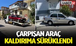 Çarpışan Araç Kaldırıma Sürüklendi