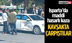 Isparta’da kaza: Kavşakta çarpıştılar