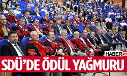 SDÜ'de ödül ve akademik biniş giyme töreni