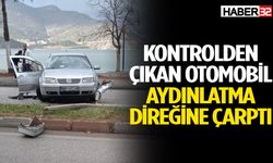 Isparta'da kaza: Otomobil aydınlatma direğine çarptı