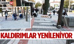 Sokak ve caddelerde kaldırımlar yenileniyor