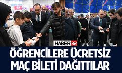 Kitap Fuarında Öğrencilere Ücretsiz Maç Bileti Dağıttılar