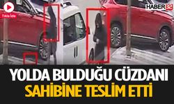 Yerdeki Cüzdanı Sahibine Teslim Etti