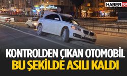 Kaldırıma Çıkan Otomobil Asılı Kaldı