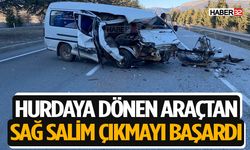 Isparta’da Hafif Ticari Araç Bariyere Çarptı