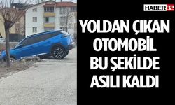 Yoldan Çıkan Araç Bu Şekilde Asılı Kaldı