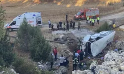 Tarım İşçilerini Taşıyan Minibüs Şarampole Yuvarlandı: 5 Ölü, 14 Yaralı