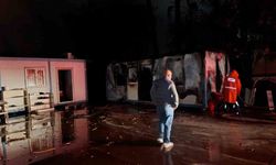 Yıldırım yangına sebep oldu konteyner küle döndü