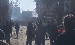 Bir mahalle taş, şişe ve sopalarla birbirine girdi