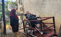 'Üvey oğlum' demedi, engelli oğluna eğitimi için hamallık yaparak evine raylı sistem kurdu