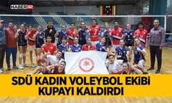SDÜ Kadın Voleybol Ekibi Kupayı Kaldırdı