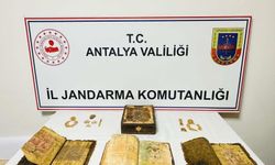 Antalya'da durdurulan araçtan tarihi Kur'an-ı Kerim ve tarihi eser çıktı