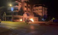 Arızalanan otomobil itilerek çalıştırılmak istenince yandı