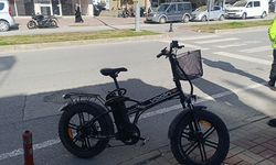 Aynı istikamette giden motosiklet ile elektrikli bisiklet çarpıştı: 1 yaralı