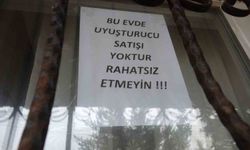 Bağımlılardan bıktı, evini camına 'Bu evde uyuşturucu satışı yoktur, rahatsız etmeyin' yazlı not astı