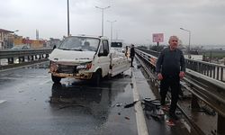 Kamyonet kazasında etilen tüpler yola saçıldı